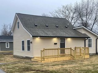 633 S 17th St, Elwood, IN 46036