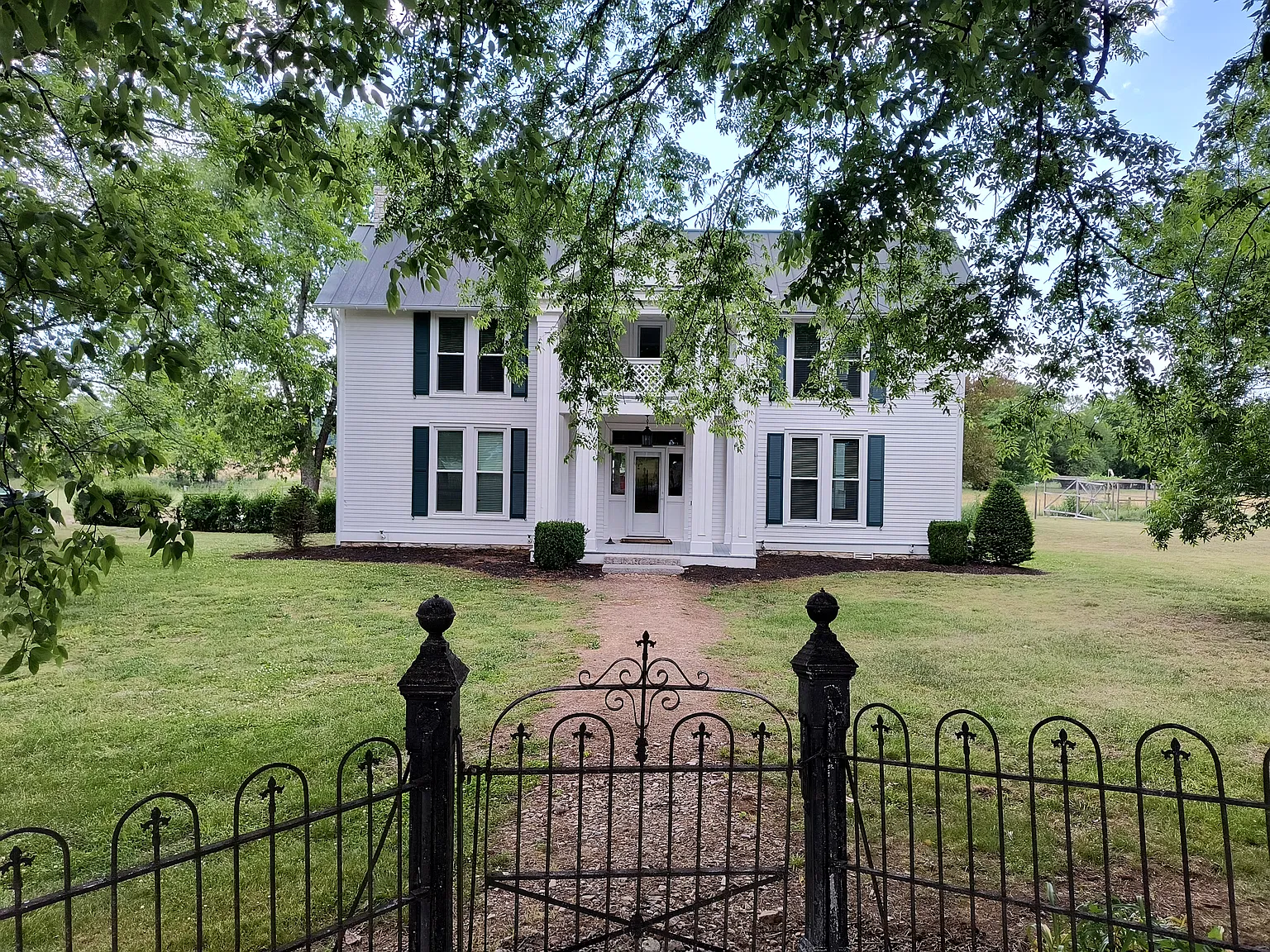 5 bed, 3.5 bath, 4280 sqft, $3,800 — Photo 1