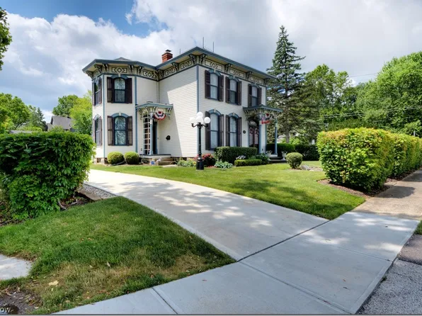 8937 Highland Dr, Brecksville, OH 44141