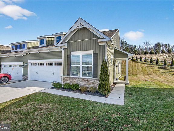 2nd image of 2896 Town View Cir
