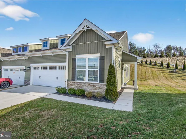 2896 Town View Cir, New Windsor, MD 21776