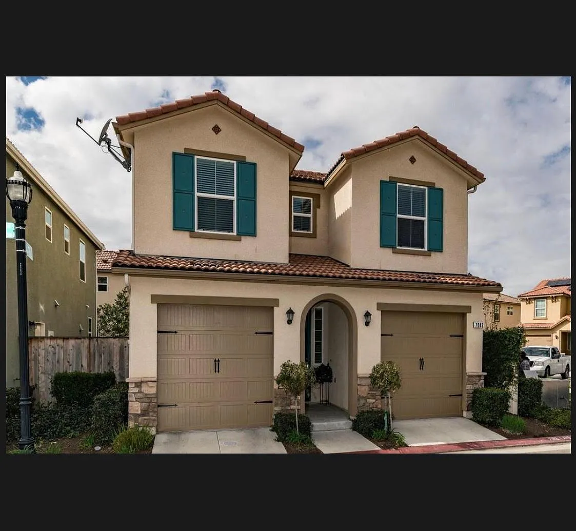 7049 N Creative Dr photo 1
