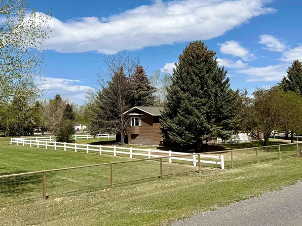 221 44th St N, Cody, WY 82414