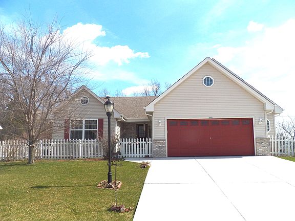 2nd image of 703 Willow Bend Dr