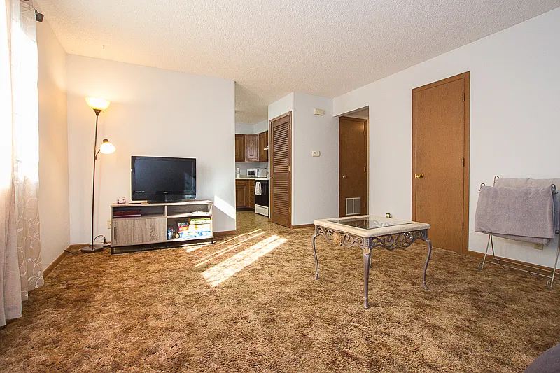 2 bed, 920 sqft, $1,300 — Photo 2