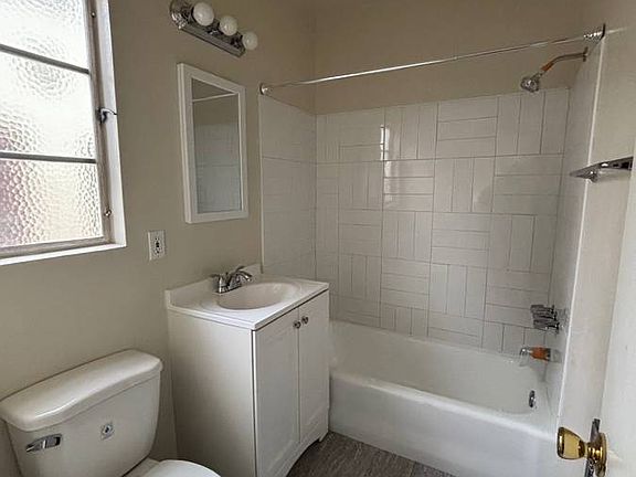 3rd image of 1961 N Argyle Ave #6a9c01a21
