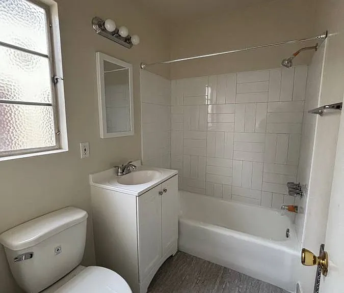 Argyle Apartments — Photo 3