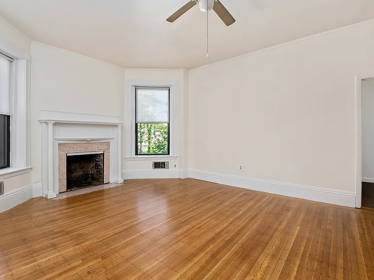 9 Buswell St #2R — Photo 4