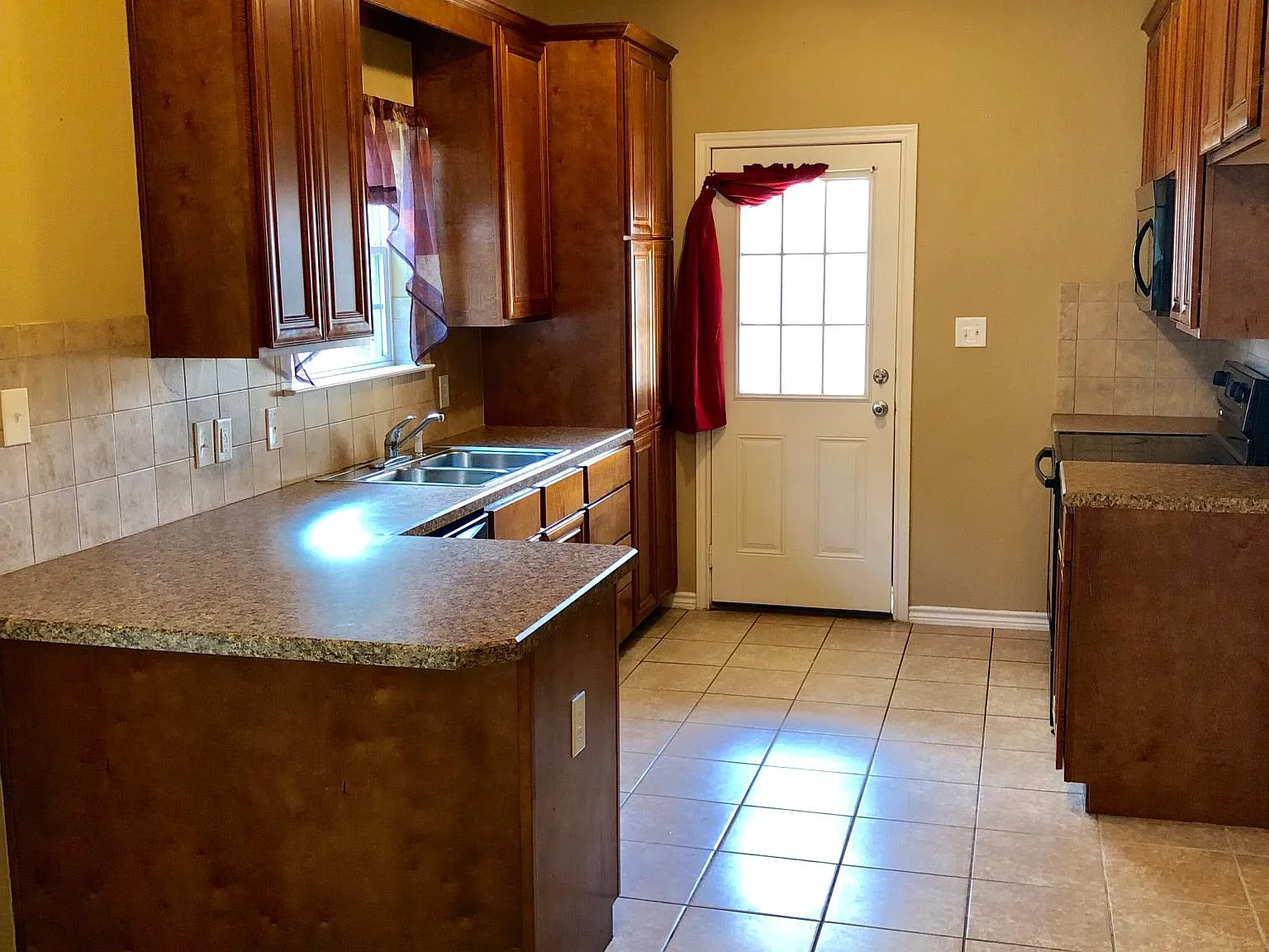 1110 Parkway Trl — Photo 3