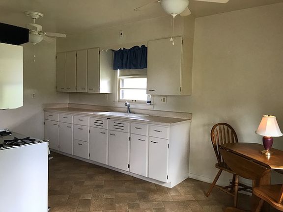 2nd image of 817 Crestview Dr