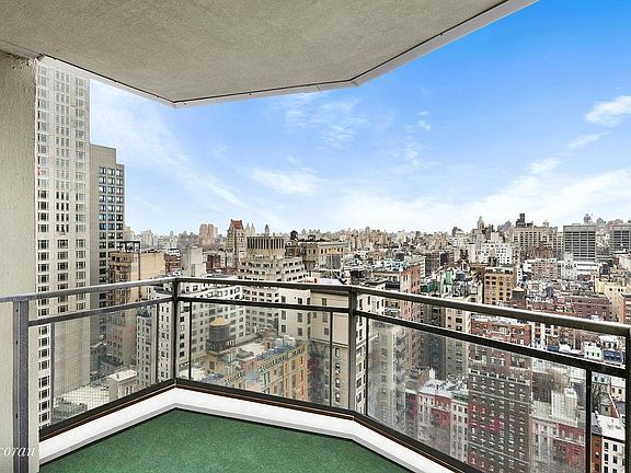 3rd image of 118 E 60th St APT 27B