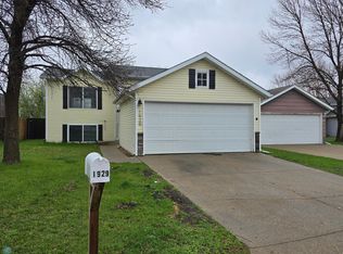 1929 55th Ave S, Fargo, ND 58104