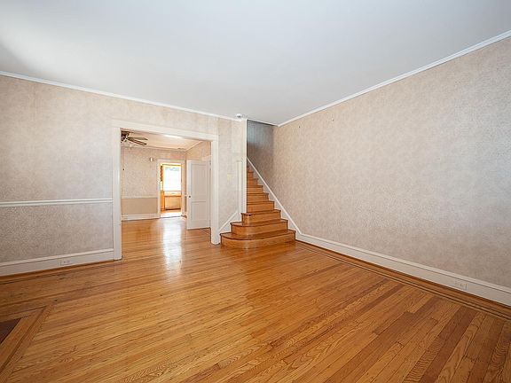 4th image of 192 Chapman Ave