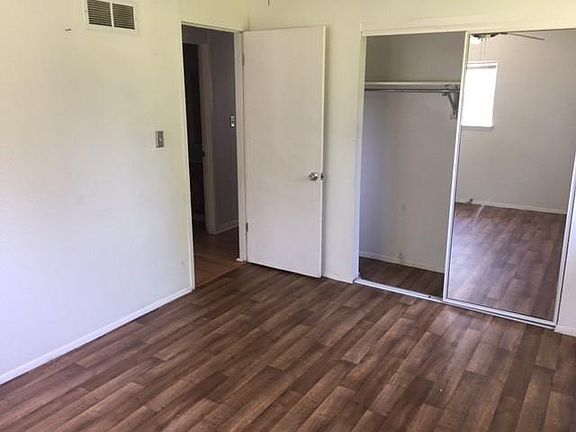 5th image of 9131 W 83rd St