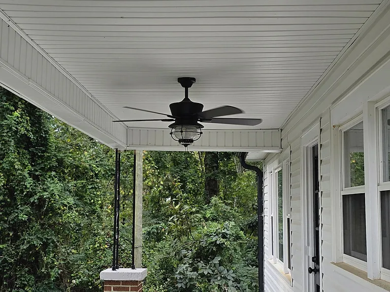 615 W Grady St — Photo 2