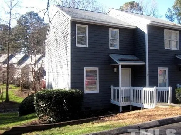 210 Kristin Ct, Cary, NC 27513