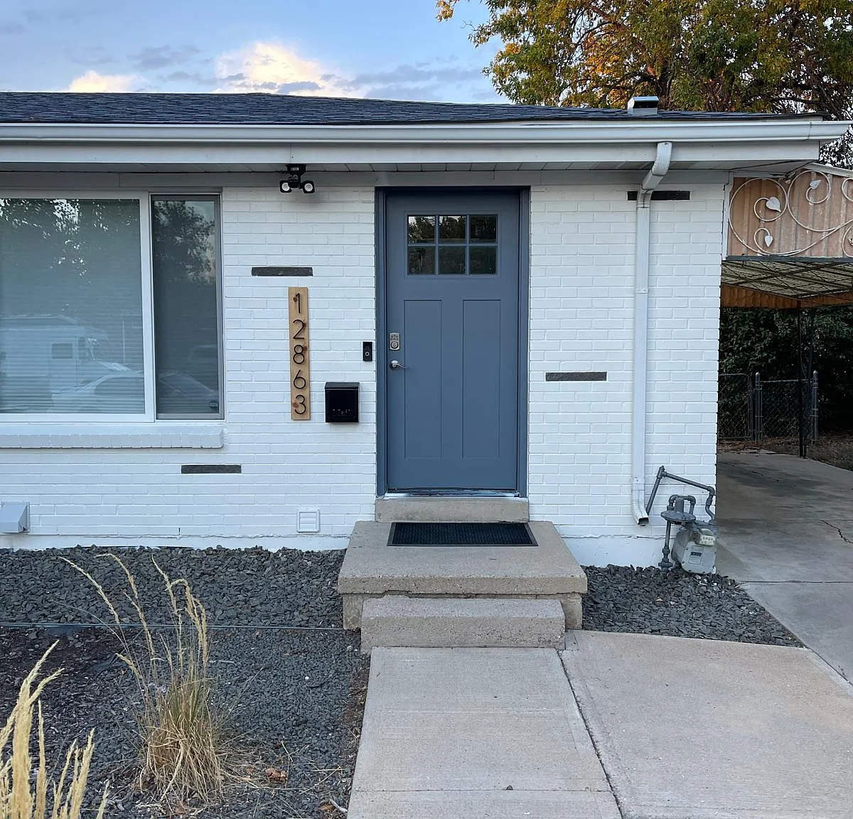 3 bed, 900 sqft, $2,400 — Photo 2