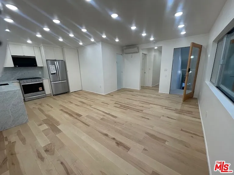 245 Windward Ave — Photo 7