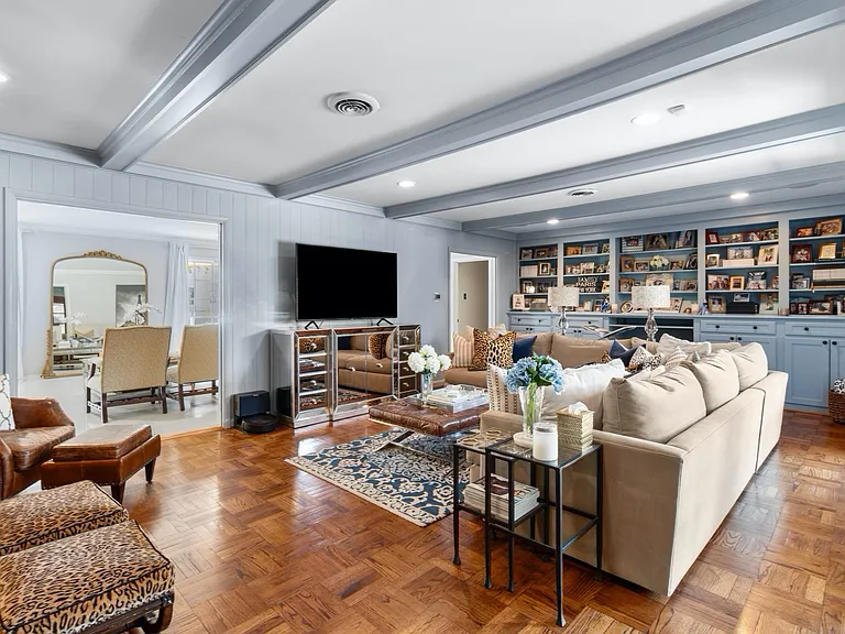 11451 Parkchester Dr — Photo 15