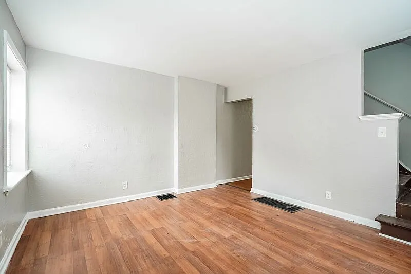 2 bed, 1.0 bath, $995 — Photo 4