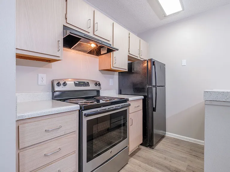 Heathermoor and Bedford Commons Apartments — Photo 10