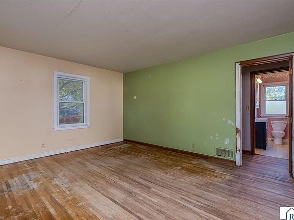 5th image of 422 4th St