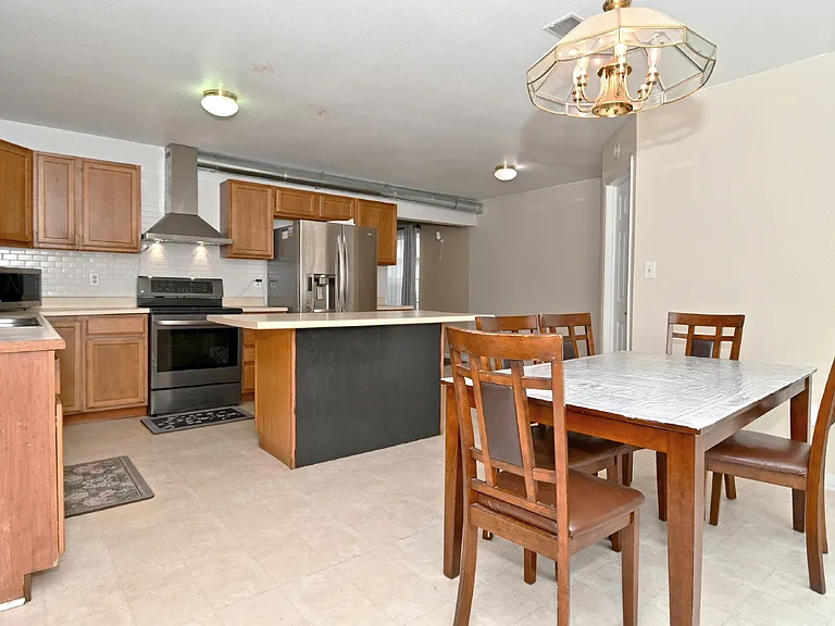 1043 Rentham Ln — Photo 23