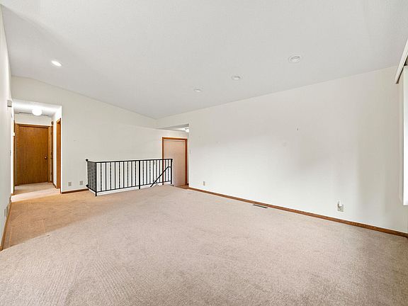 5th image of 631 Transit Ave