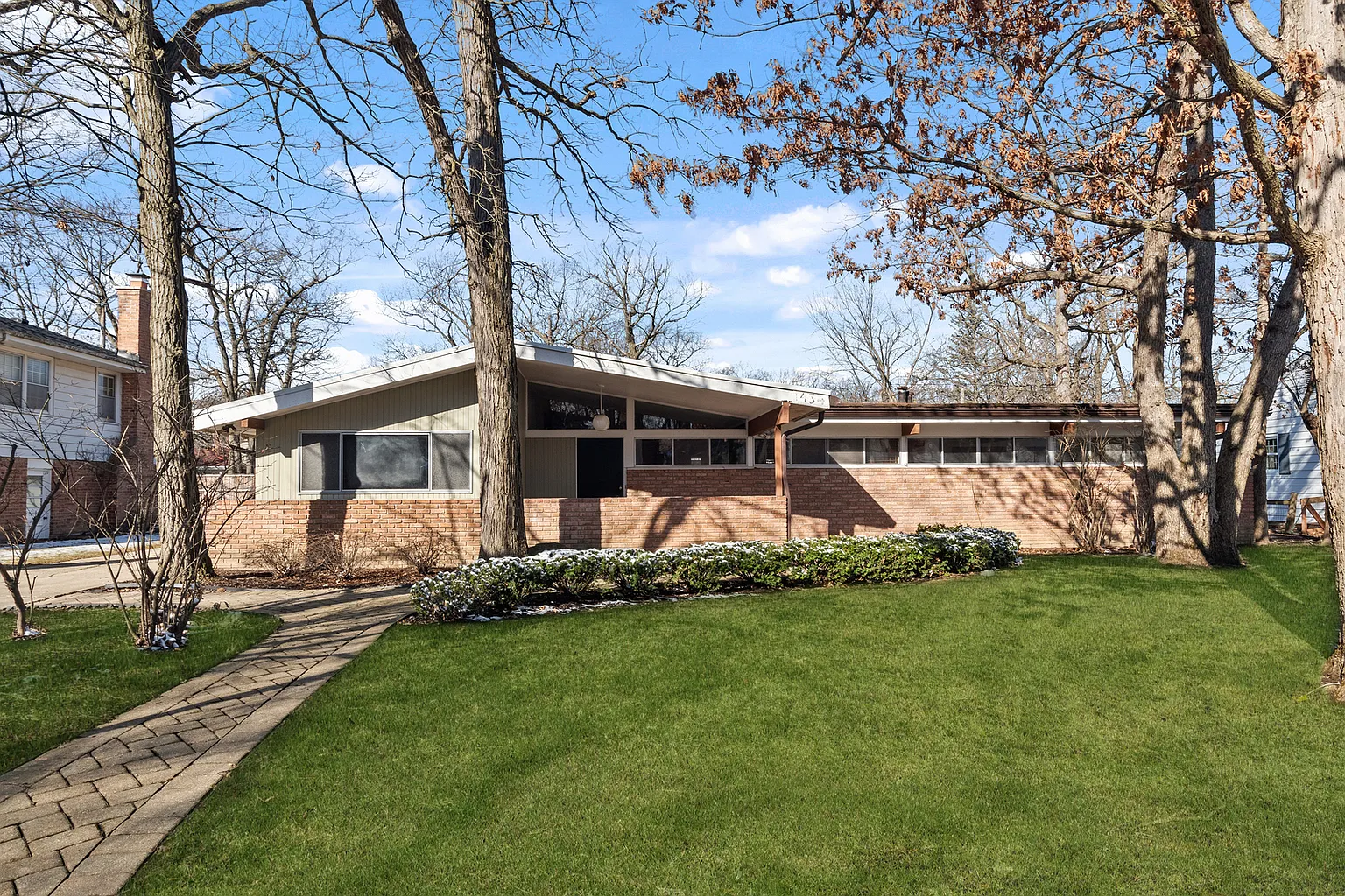 1434 Woodridge Ct photo 1