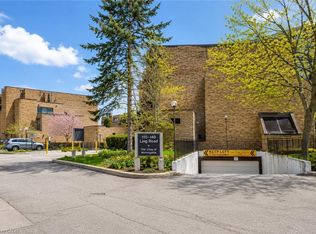 110 Ling Rd #7, Toronto, ON M1E4V9