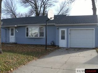 510 1st St SE, Madelia, MN 56062