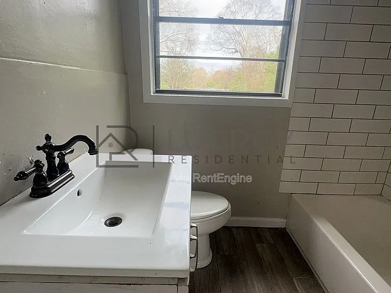 320 Lawrence Rd — Photo 14