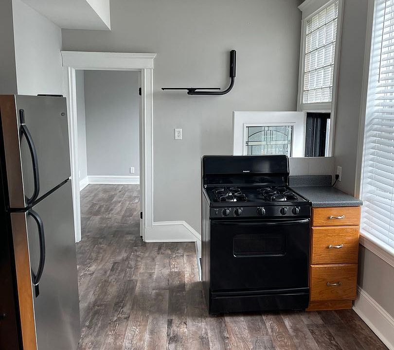 1st image of 1700 W 19th St #10394728