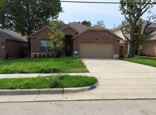 2121 Spikes St, Grand Prairie, TX 75051