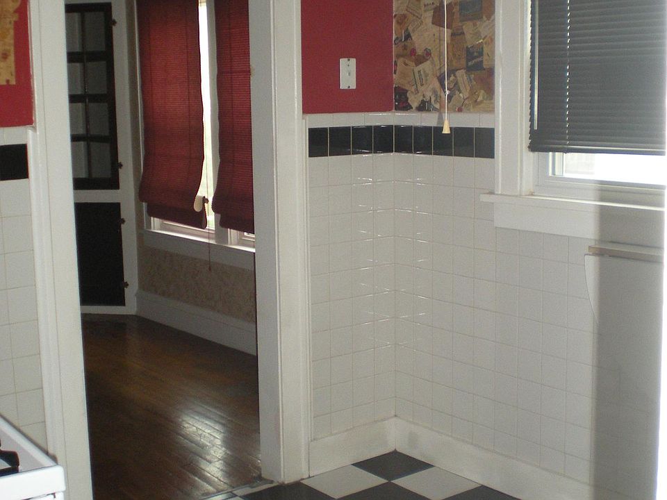 1st image of 1651 Victoria Ave #1
