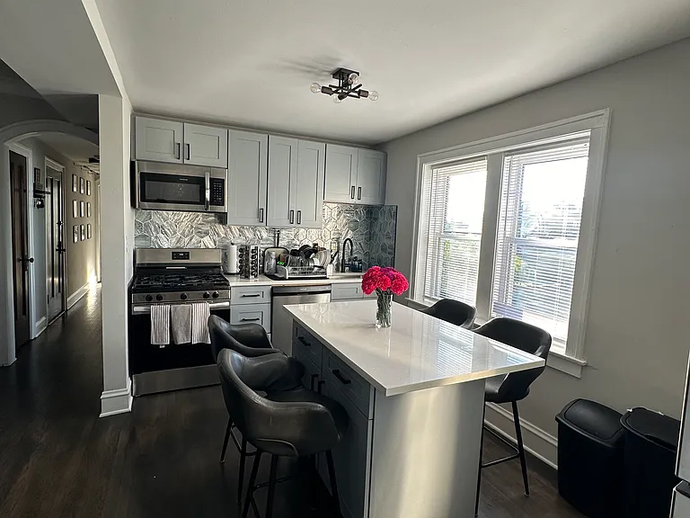 5549 N Lincoln Ave #2 — Photo 1