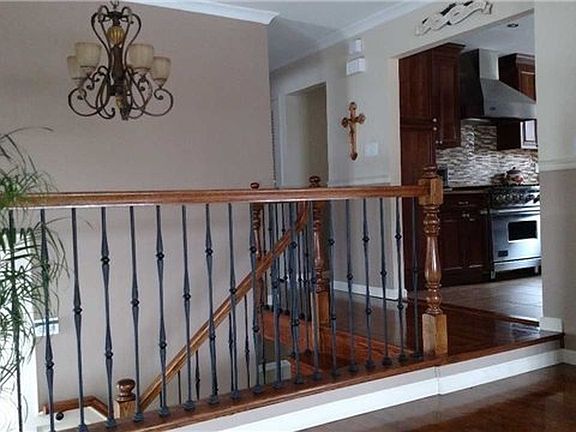 5th image of 160-27 80th St