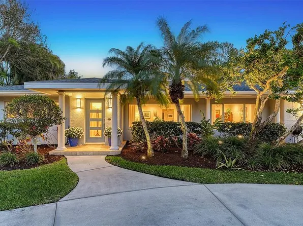 1735 Flower Dr, Sarasota, FL 34239