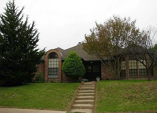 1st image of 8905 Wood Glen Dr