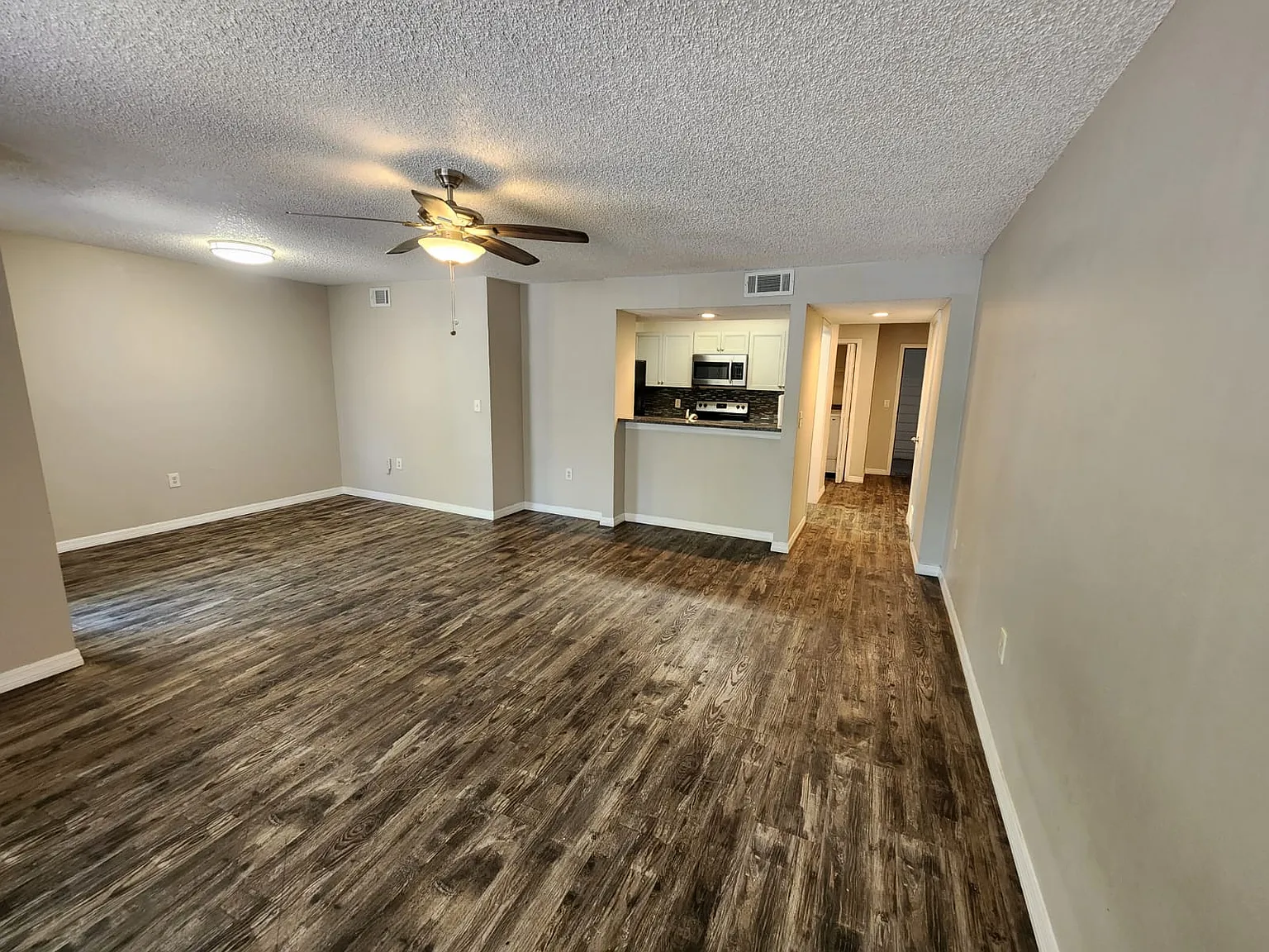 2 bed, 1134 sqft, $1,900 — Photo 4