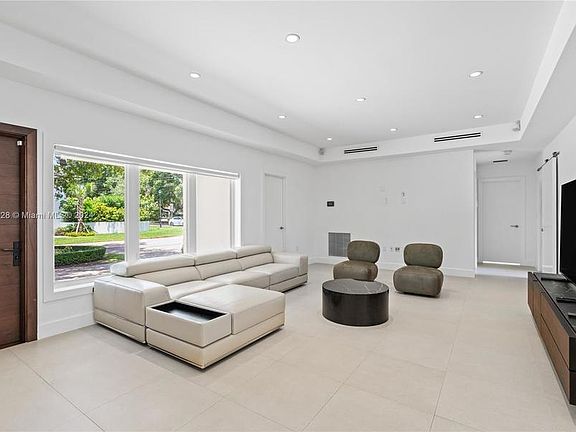 2nd image of 4001 Segovia St