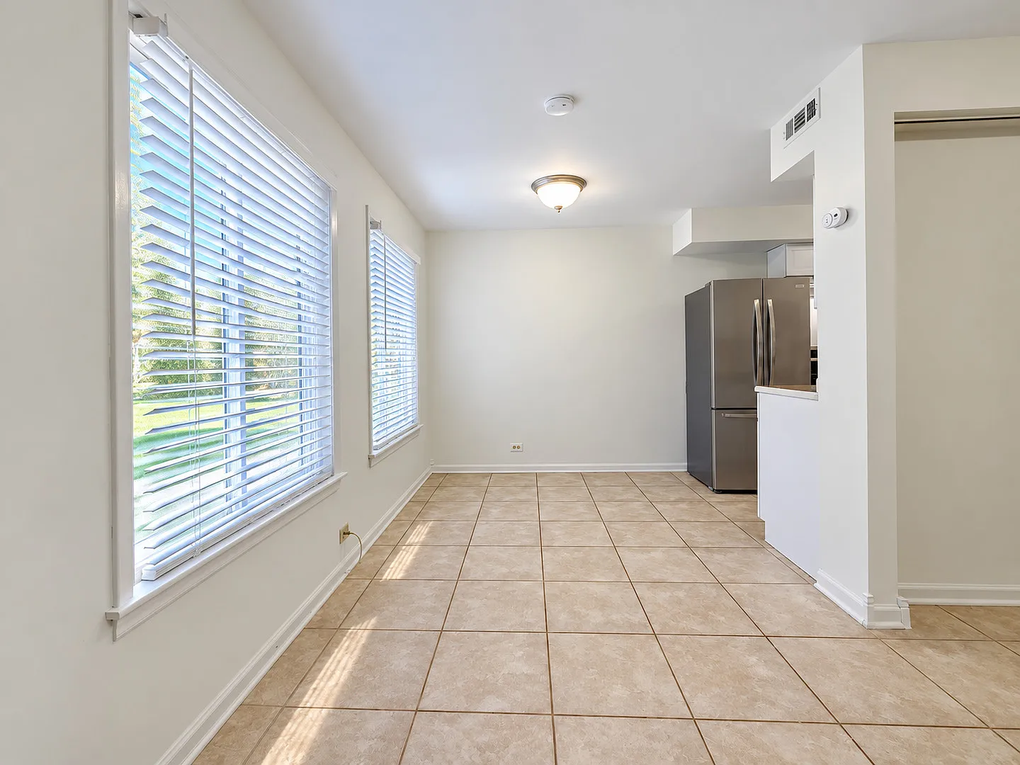 2 bed, 1000 sqft, $2,100 — Photo 4