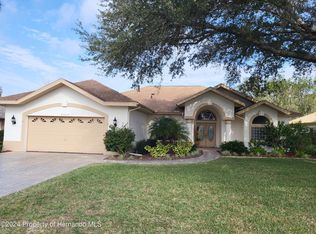 9535 Southern Belle Dr, Weeki Wachee, FL 34613