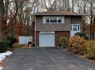 1352 Connetquot Ave, Central Islip, NY 11722