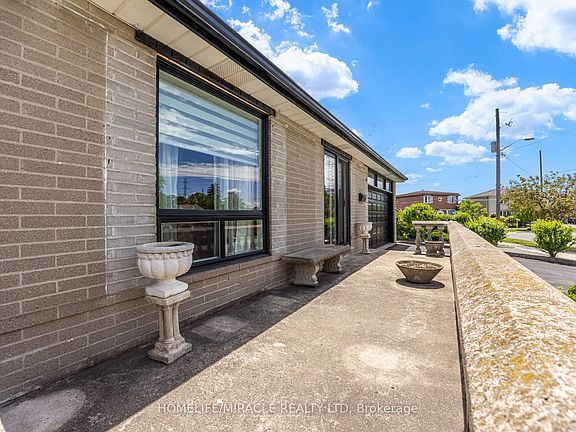 3rd image of 9 Wheatsheaf Cres