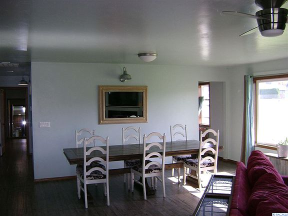 4th image of 208 E Canyon Dr
