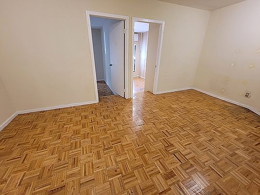 4th image of 305 E 105th St #12