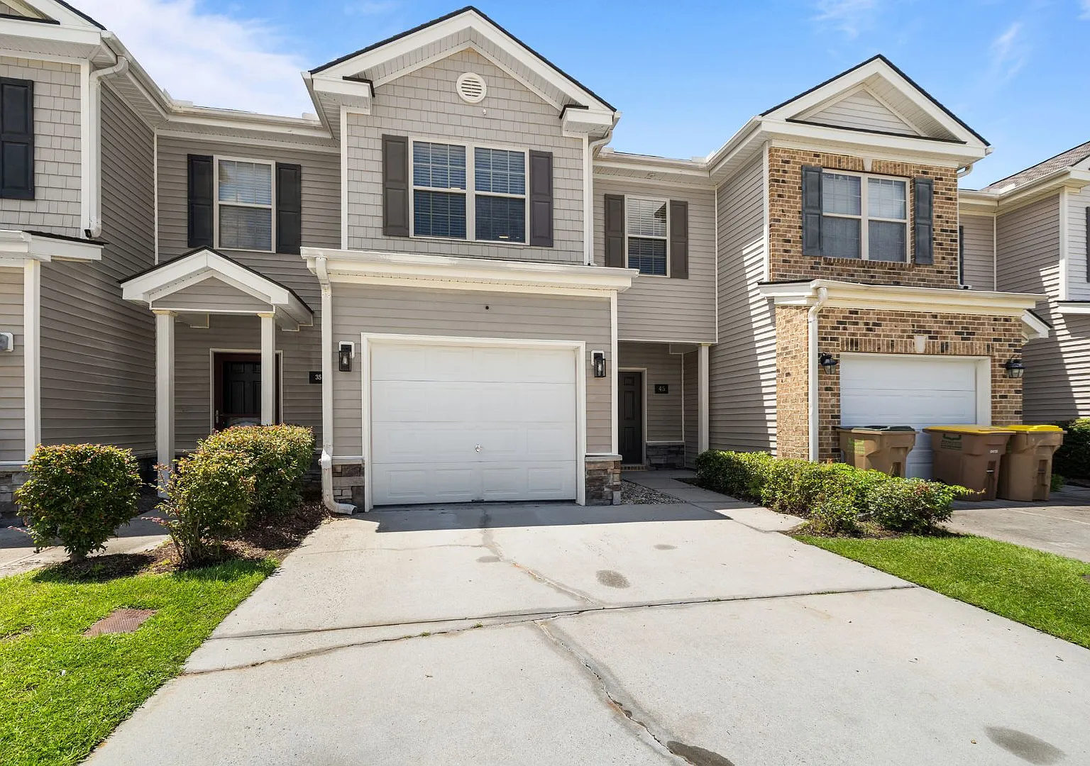 Thoughtfully Designed 3BR Home in The Commons with Open Floor Plan — Photo 1