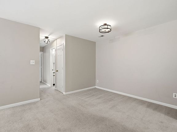 5th image of 2822 Lee Oaks Pl #101