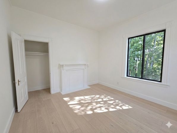 407-411 Lyon St #411A